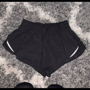 Lululemon Hotty Hot shorts 2.5”